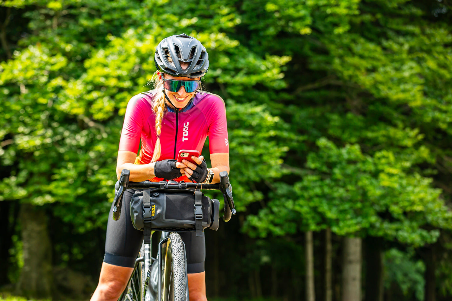 TAAC, LE BORSE GRAVEL STABILI, LEGGERE E IMPERMEABILI PER PEDALARE SENZA PENSIERI.
