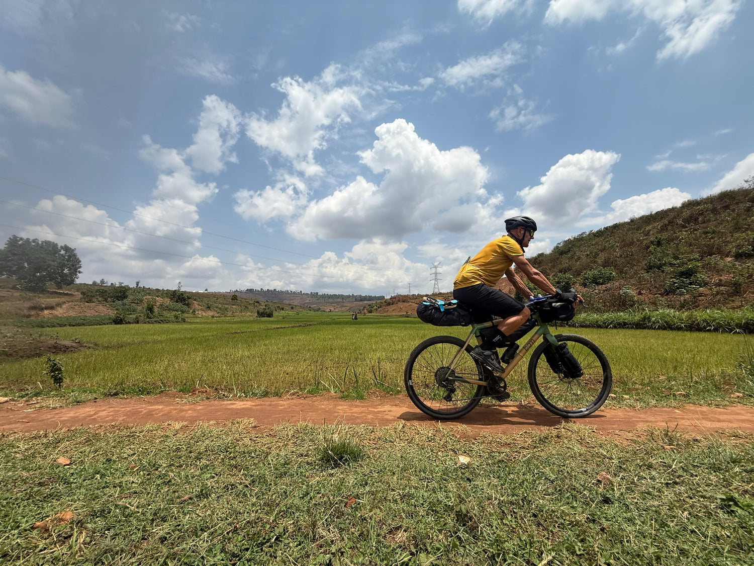 DAL BURUNDI AL RUANDA IN BICICLETTA: IL RACCONTO DI DINO BONELLI.